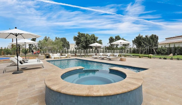 Large Estate Book 4 get 1 free night Vly Pkl BBall Games