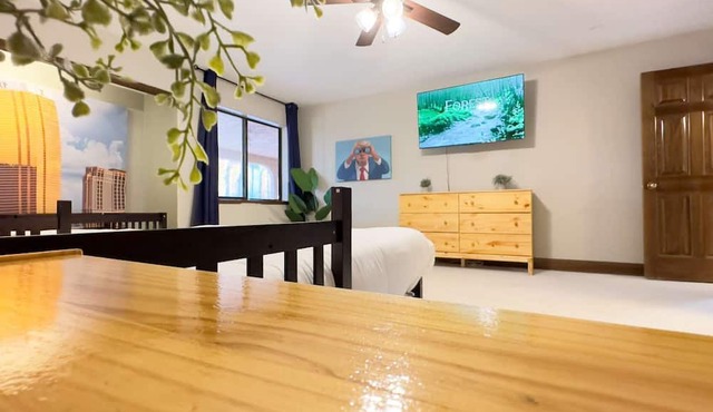 Leopard Lux Gold Rush: Heated*Pool, 4000SqFt, Jacuzzi*, Billiards, Darts, Projector, 4K TV's, Darts