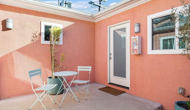 Vibey 2BDR in Prime Hollywood | Steps to Attractions | Rock n Roll by AvantStay
