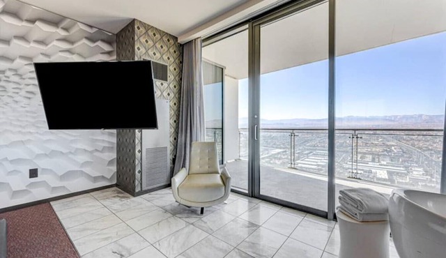 Ultra Luxury Palms Place II