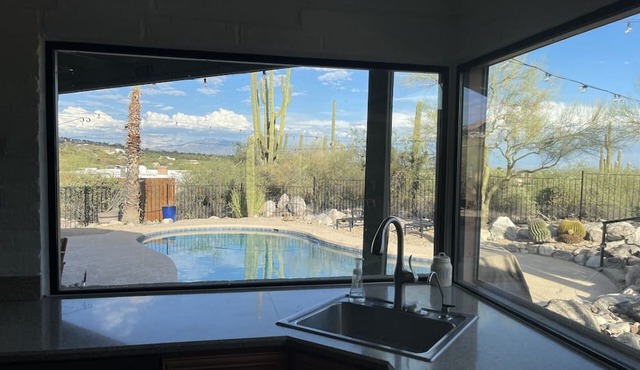 Spacious 4-bedroom Desert Retreat with Pool, WiFi, AC