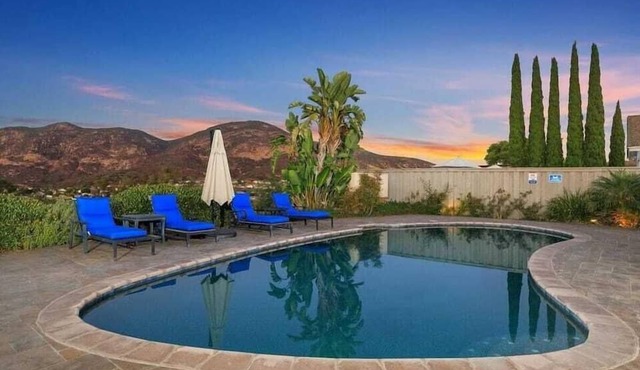 Pool, A/C, fire pit, views of Cowles Mountain - Hemingway Heaven with a pool!
