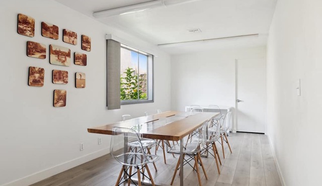 Cozy Condo w Pool, Hot Tub, Gym, & WiFi, 5min to Old Town