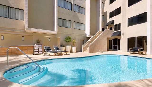 Best Value, Quality Stay! Pool, Dog-friendly, Walk to Lake Calabasas Park