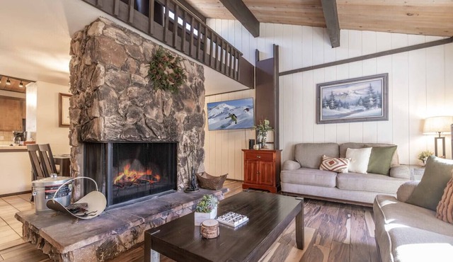 New Summit Nest A | Steps to Slopes, Dogs Ok, Cozy