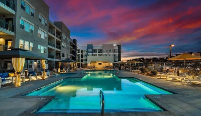 Stunning Westgate CozySuites by the stadium w/pool 4