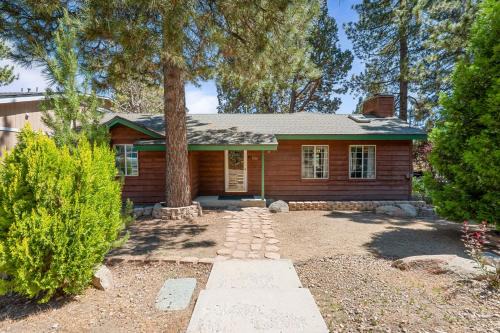 Calm and Cozy Cabin - Cabin Retreat with Spa and Large Fenced Yard