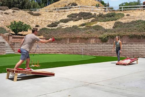 Luxury Redlands Escape-Pool Putting Green Arcade