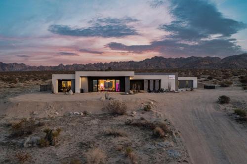 The Maya by Fieldtrip - Modern Desert Estate With Resort-Style Pool