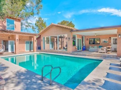 Villa Kensington, Grand 8BR Estate for Families & Groups