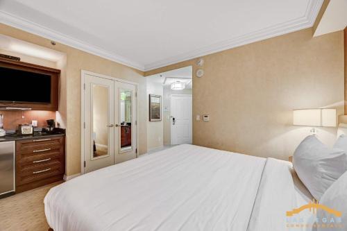 MGM Signature-34-604 Jacuzzi Studio